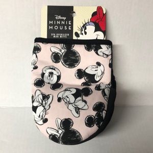 New Disney Minnie/Mickey mini oven mitts